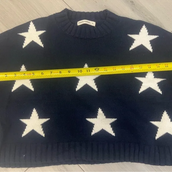 Moon & Madison Women's Navy Blue and White Star Knit Cropped Sweater Sz S - Picture 6 of 7